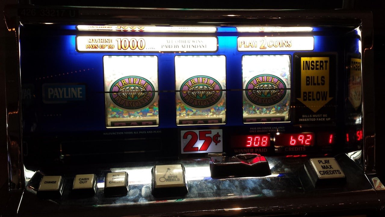 Bàn baccarat live casino với dealer thật phát sóng trực tiếp tại fyl88