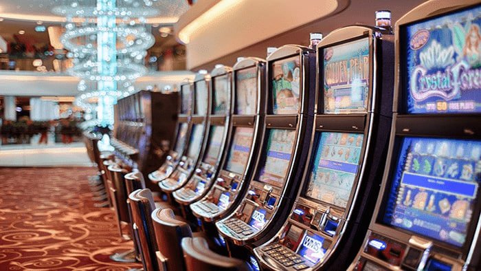 Các tựa slot jackpot và nổ hũ đa chủ đề tại fyl88 hiển thị trên màn hình